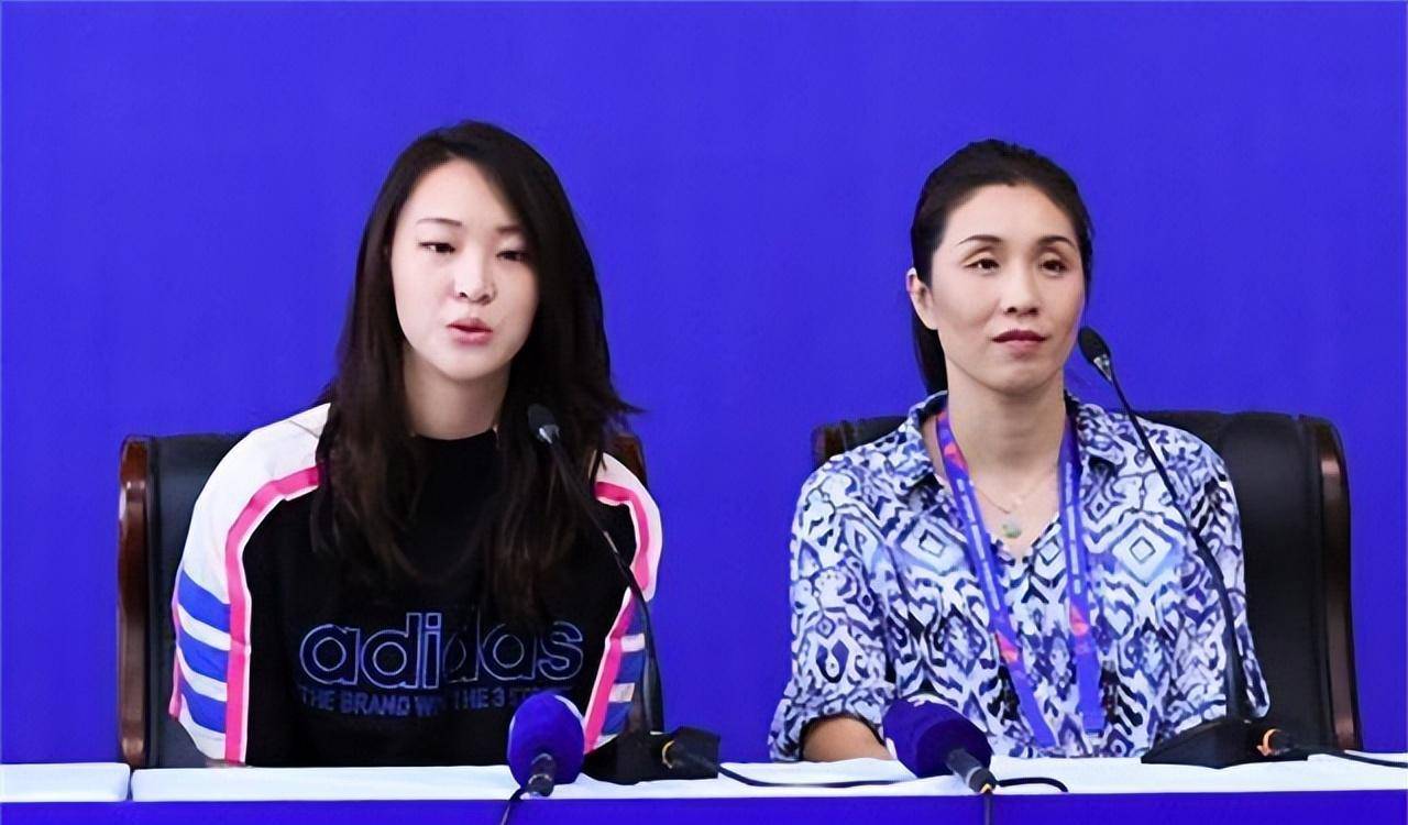 原创50岁前女排队长近况面容松弛不复甜美皱纹明显模样苍老