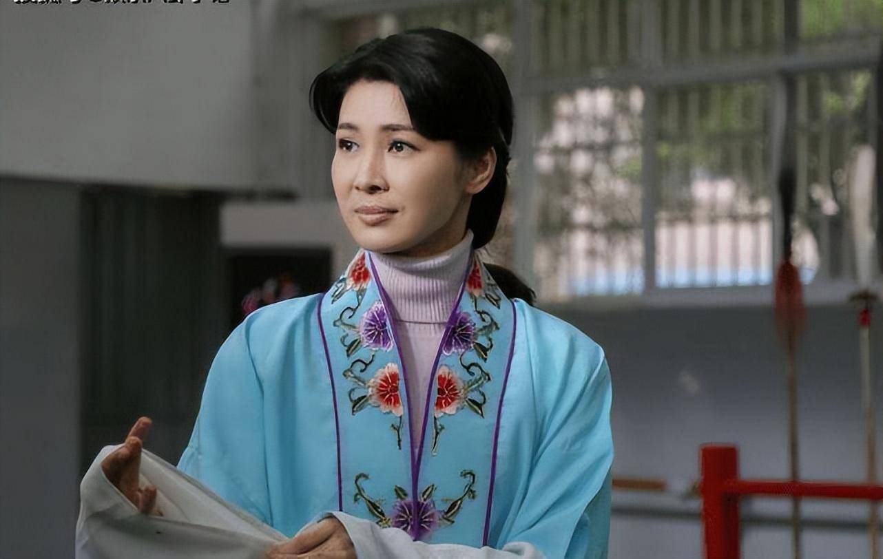 亮剑女神抛弃相爱5年的初恋,转身嫁给50亿富豪,丈夫却锒铛入狱_童蕾
