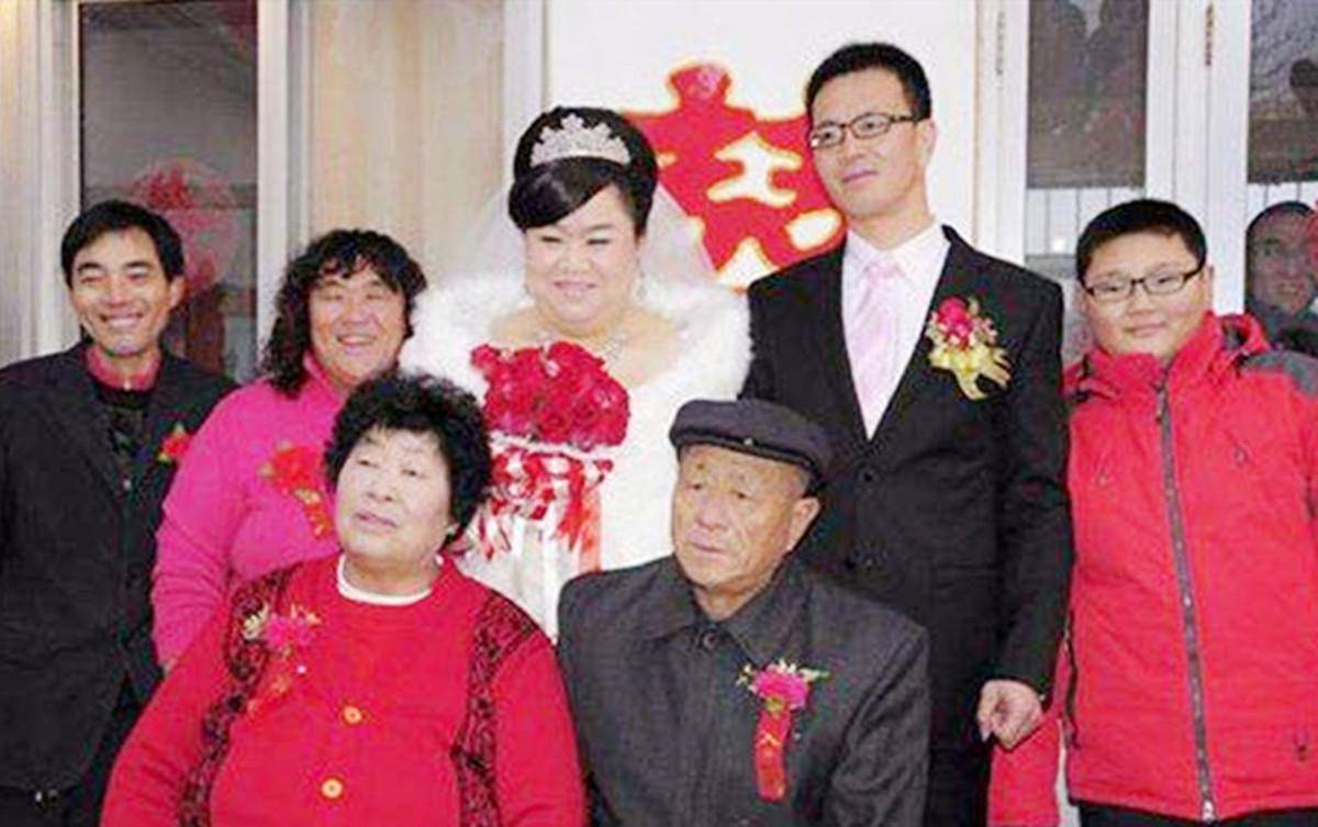 世界举重冠军唐功红,为夺冠冒死一举险丧命,如今现状如何?