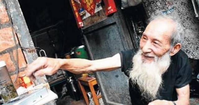 八旬老人从事"裸模",声称这是他的爱好,子女嫌丢脸断绝关系_李继胜