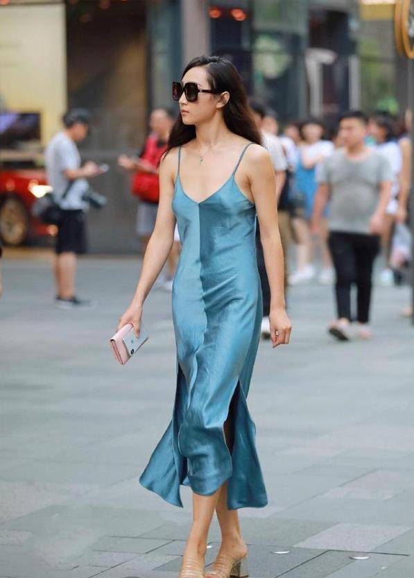 原创胯宽的身材穿衣要多变总有一套服装能显身材绽放自己的美