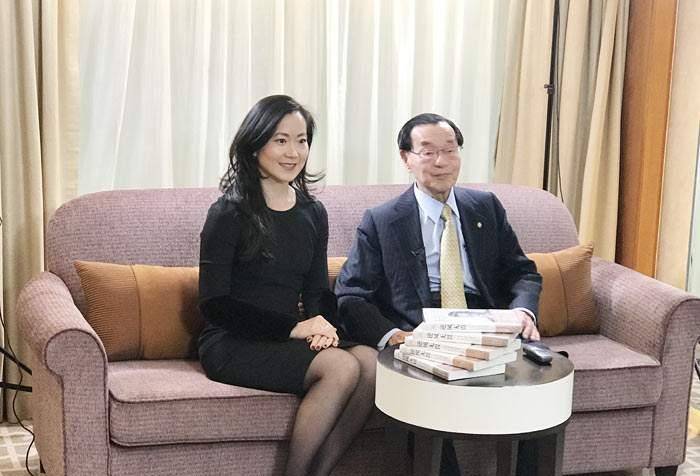 新婚第二天,赵锡成就去了上海.