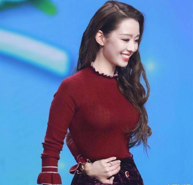 原创吉娜孕期坚持工作与郎朗最新合体甜蜜曝光身材纤细孕肚不明显