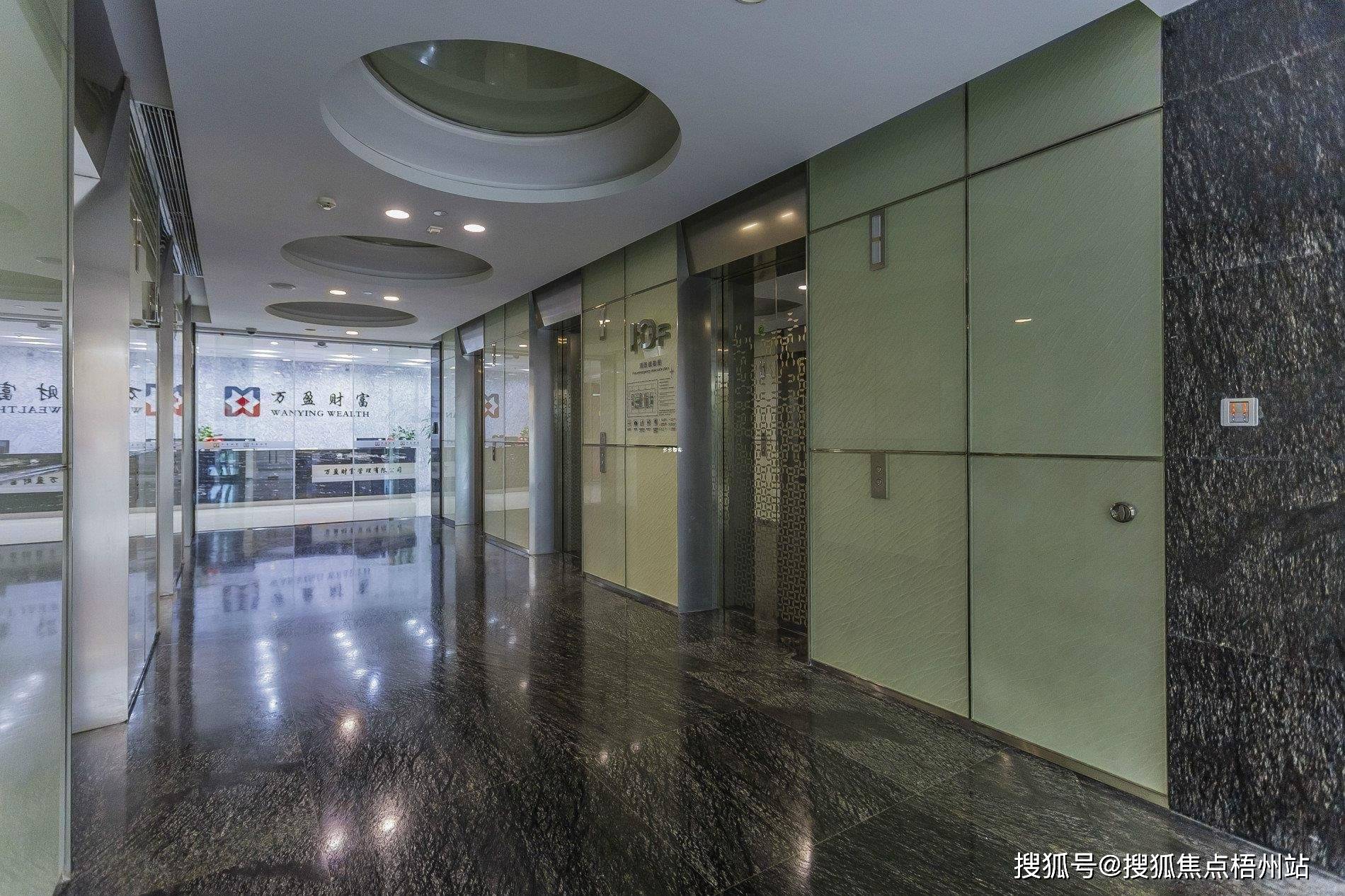 深圳荣超大厦租120人独立办公室精装修带家具交通便利可注册