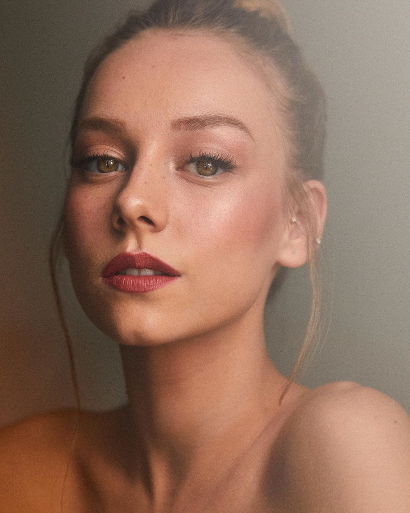 西班牙00后艾斯特为艺术牺牲的大尺度电影推荐_露西亚_珀斯_表演