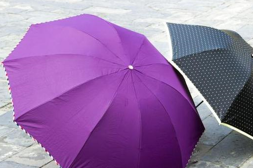 原创儿子拿出零花钱买几把伞下雨时出租给同学救急竟能赚来生活费