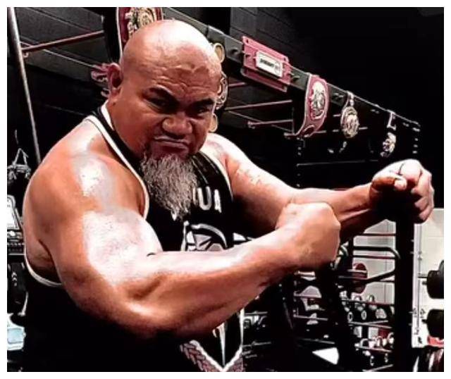 展现惊人体能,五十有余仍奋发图强.