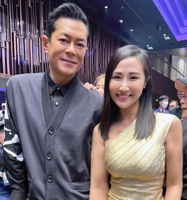 古天乐现身泰国拜四面佛,送4头金象!眼神成头条!王石夫妇也来