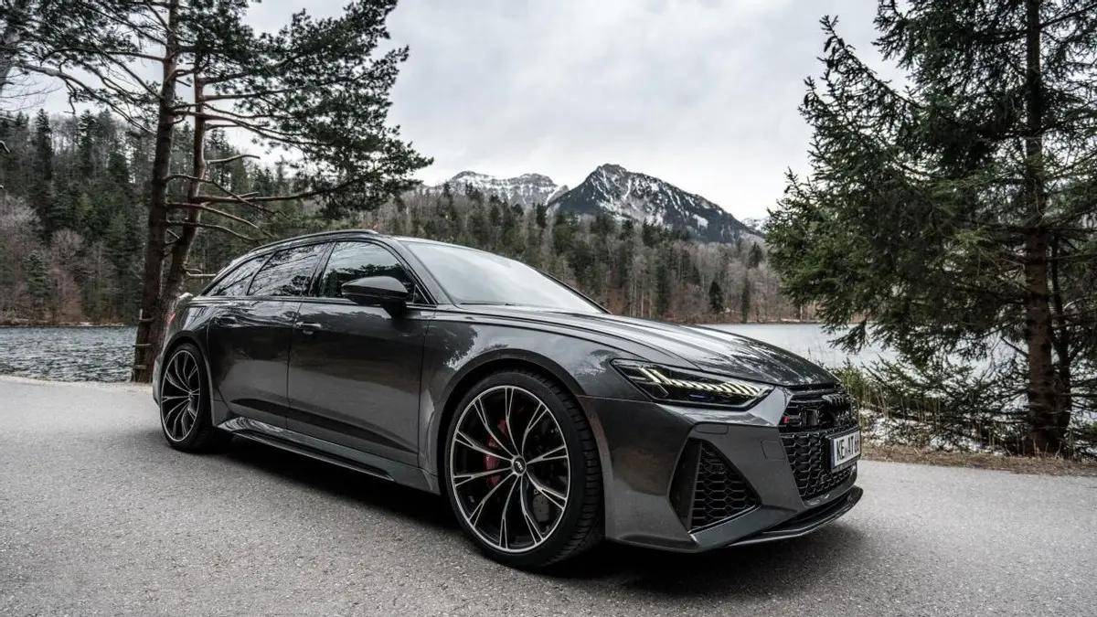 小跑在道闸抬起时突然缓步而行,打着算盘让不知天高地厚的破奥迪见见