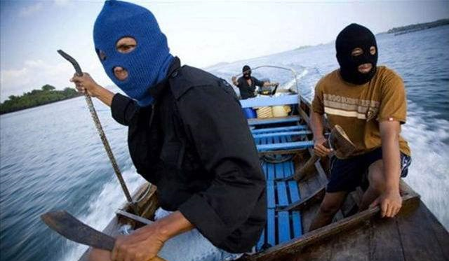 原创原创广东长胜轮大劫杀神婆儿子联合印尼海盗劫走3千万的货轮