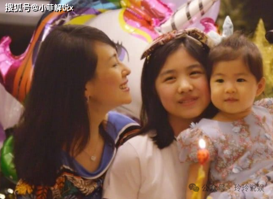 原创章子怡离婚后汪峰女儿小苹果晒出留学照穿衣风格大变酷似亲妈