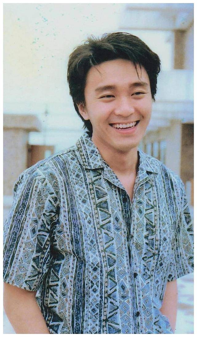 原创周星驰称赞女足风采赵丽娜李佳悦亲密互动共赞铿锵玫瑰