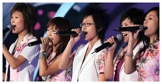 何洁曾是李宇春的校友,曾在超级女声舞台上大放异彩.