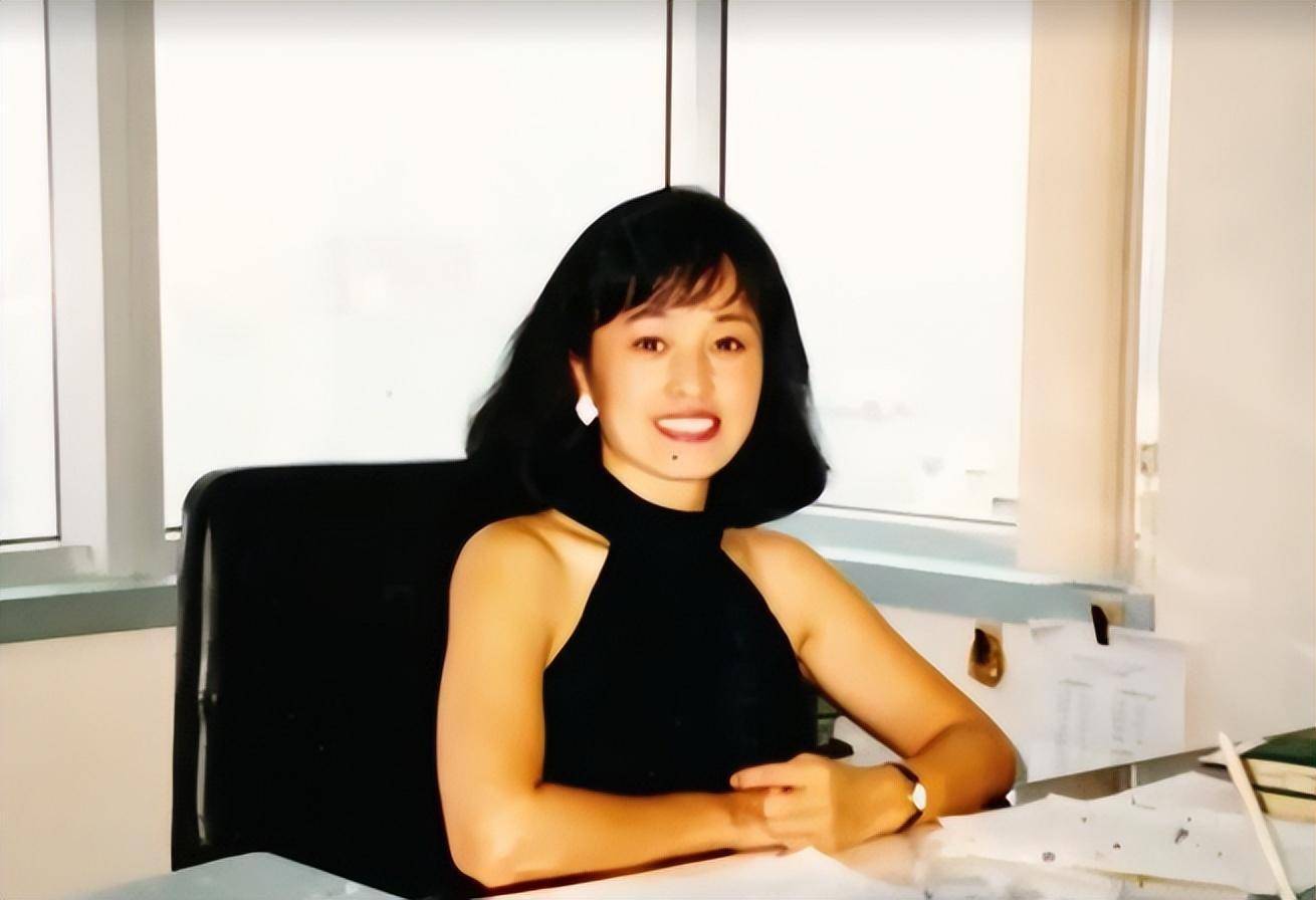她曾是一级演员,会31国语言,当红时被丈夫抛弃,晚年成女总裁_朱明瑛