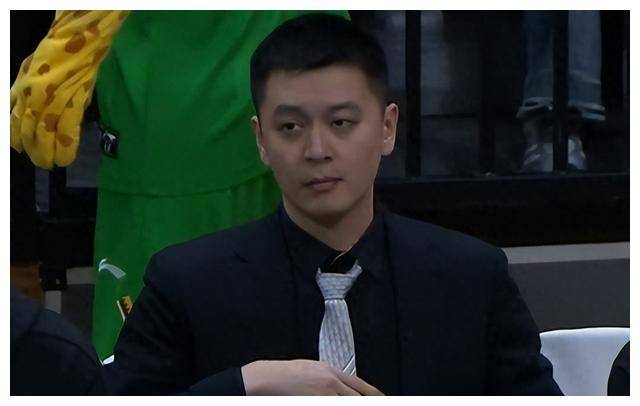 原创内线巨星辽篮大胜吉林杨鸣斗志昂扬助力团队掌声如潮