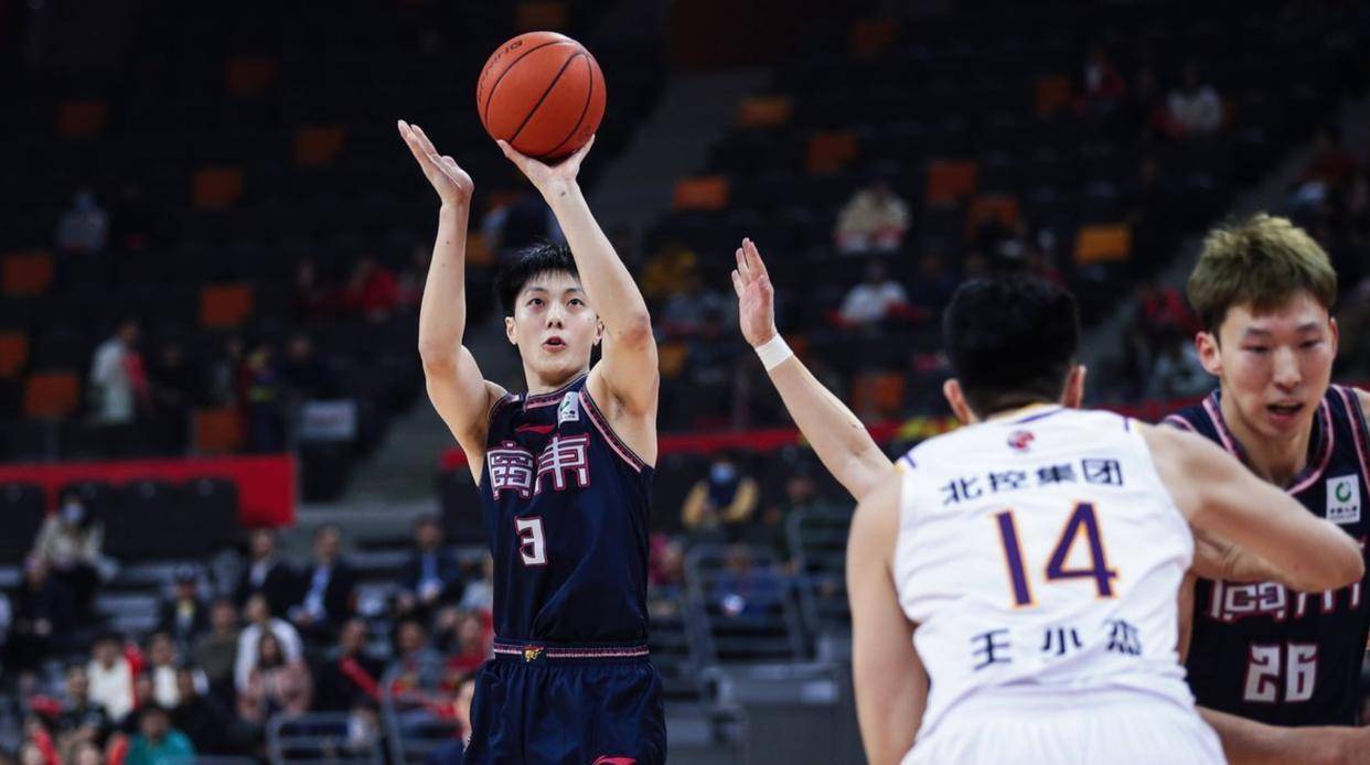 北控男篮四名后卫合砍75分,广东队防不住后卫,是杜锋的烦恼_廖三宁_比