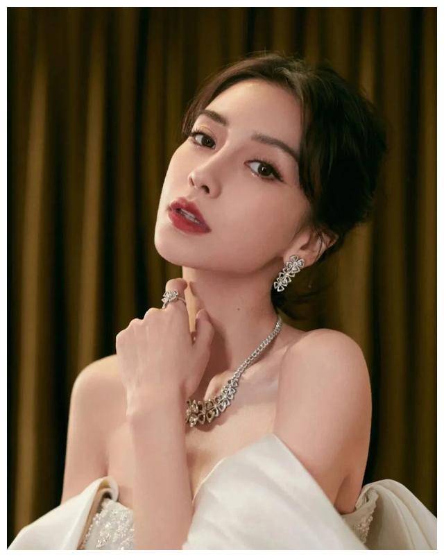 原创angelababy与父母同框庆生疑似整容曝光