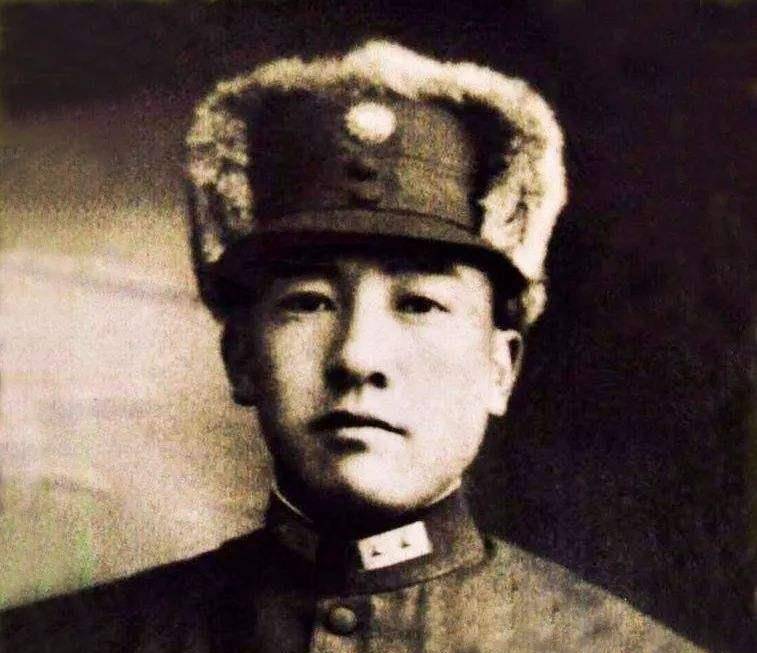 原创马步芳用数架飞机运黄金出逃强占侄女声名狼藉躲公馆里客死他乡