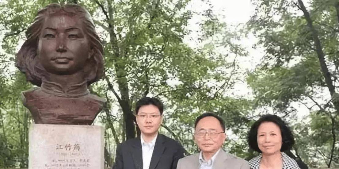 原创70年前29岁母亲托孤赴死被屠杀前将2岁孩子的照片放在胸前