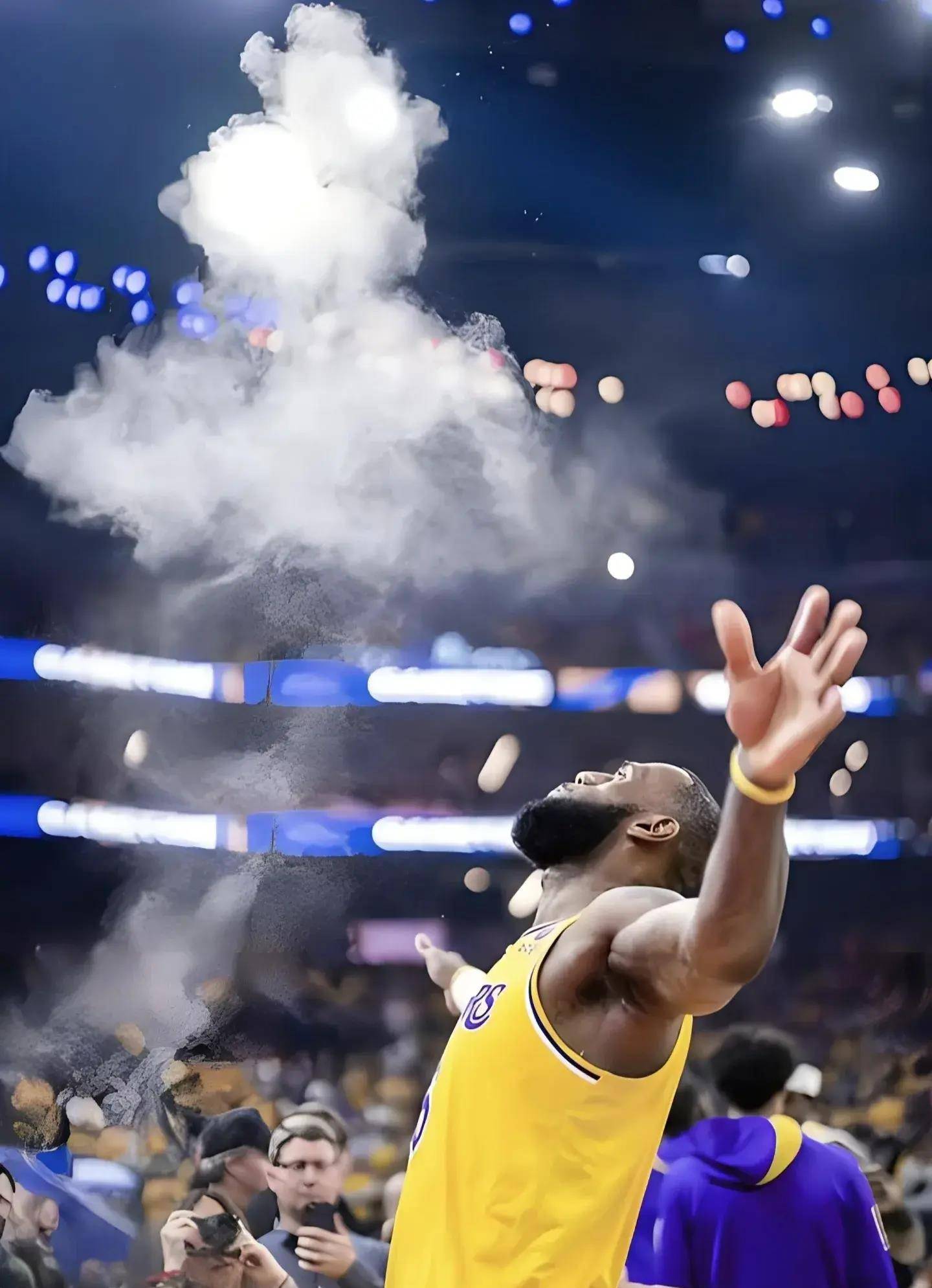 恭喜詹皇"411工程竣工",皇帝到詹皇一代人的青春_勒布朗-詹姆斯_生涯