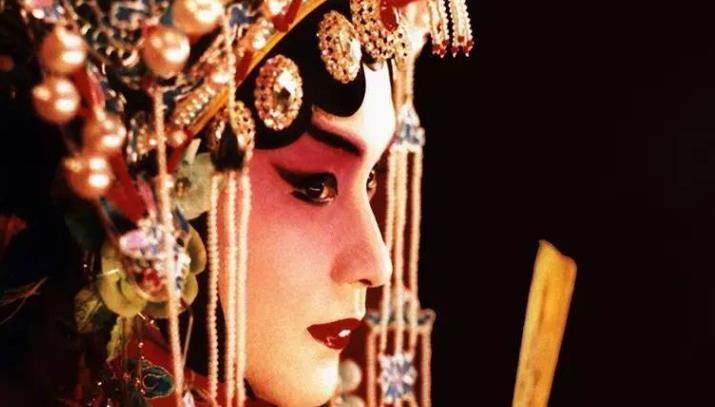 霸王别姬杀青宴上,张国荣怒吼:你再敢打她,我找人收拾你_因为_电影_中