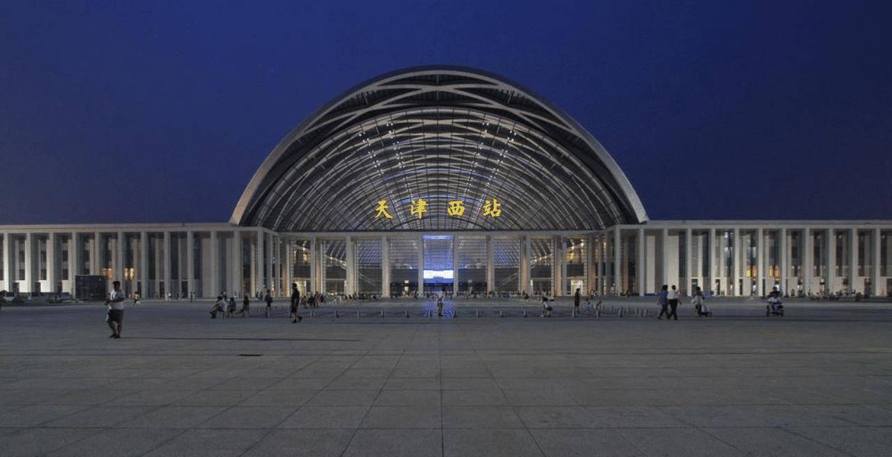 高铁站,由于地理位置原因,如今客流量非常冷清_火车站_天津西站_站台