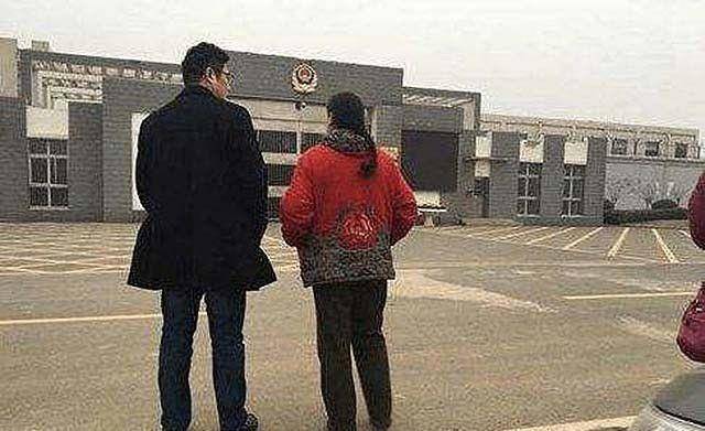 黑龙江富豪婚内爱上女秘书,63岁生双胞胎私生子,甩9亿给妻离婚_关彦斌