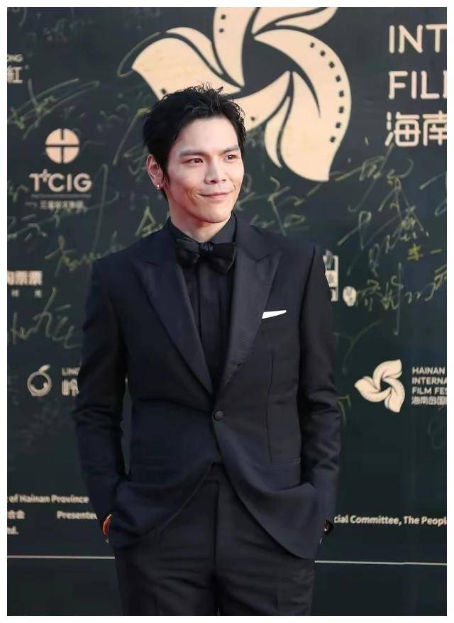 幽默大师向佐,《莫扎特之死》带泪带笑,导师点赞犹豫._表演_同学_评论