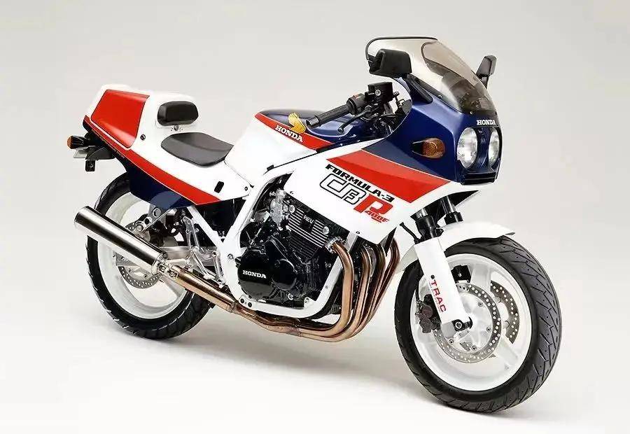 cbr400f1983年,honda推出了一台四缸车型,取名为cbr400f(nc17),这也