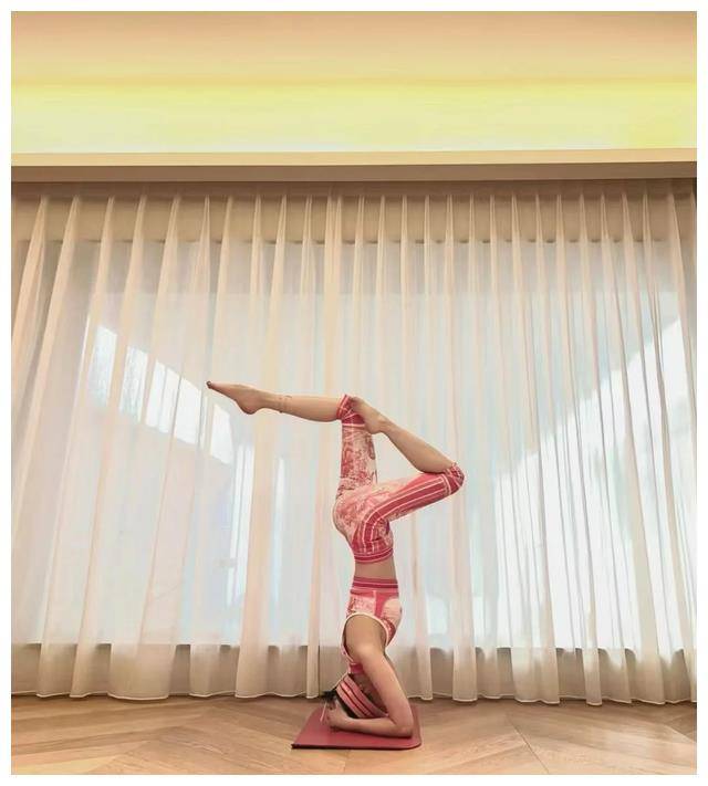 原创王子文豪宅木地板铺地毯晒身材自拍狂魔惊艳豪宅