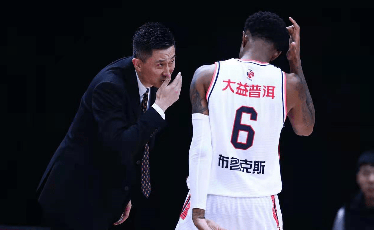 原创辽篮给梅奥至尊待遇全场3次起立欢呼杜锋广东却春节裁掉马尚