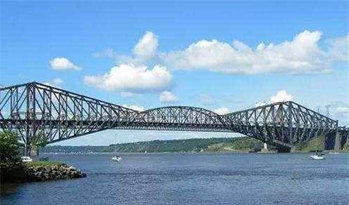 剪彩前意外断裂,19000吨钢筋坠入河中,75人当场身亡_魁北克_库帕_桥梁