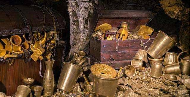 1928年7月,孙殿英对慈禧太后定东陵和乾隆墓进行盗掘,这个盗掘是毁灭