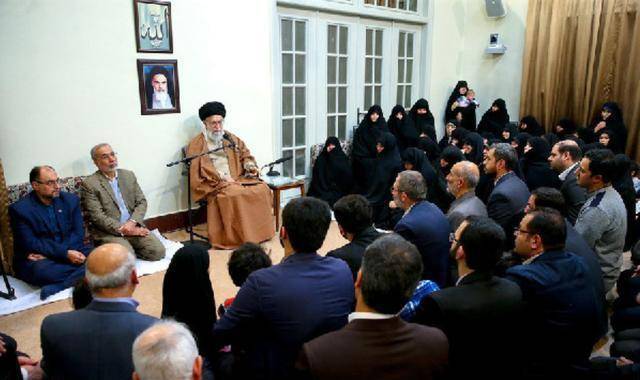 伊朗最有权势的2大家族,地位无人能撼动,最高领袖宝座轮流坐庄_霍梅尼