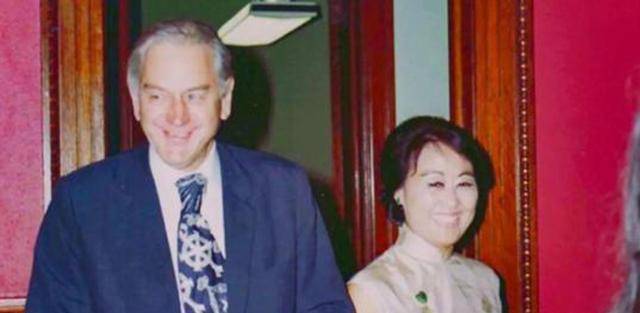 原创前夫精神洁癖她再婚后选择国际写作却获中国首位女诺贝尔奖提名