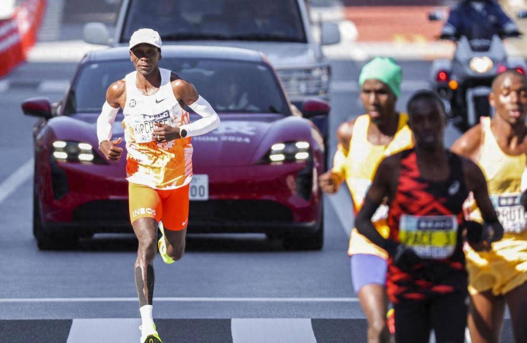 基普乔格是被兔子拉爆的吗?_比赛_马拉松_选手