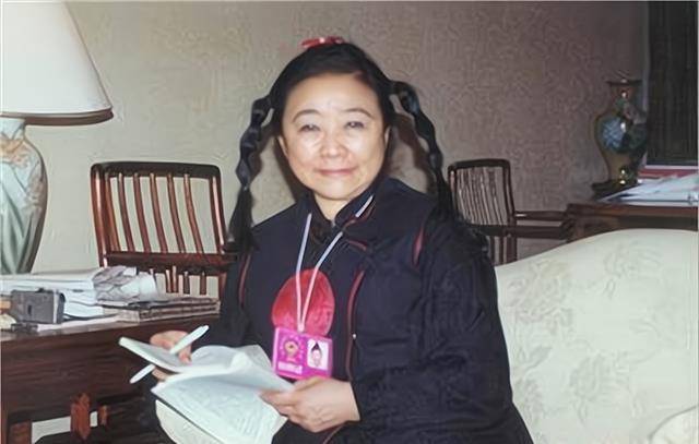 2007年,龚如心因病去世,他留下的巨额遗产引来很多人的觊觎,法庭经过