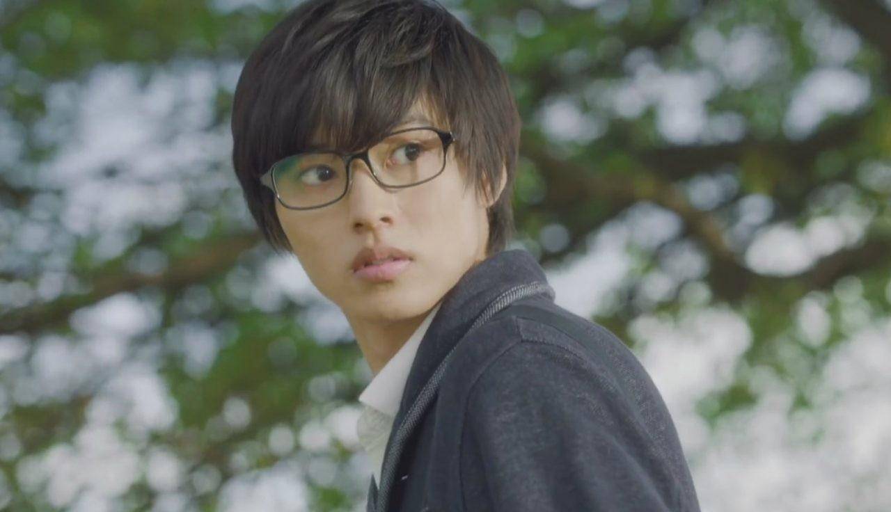 山崎贤人饰演的有马公生是个因为拥有绝对完美的演奏而被