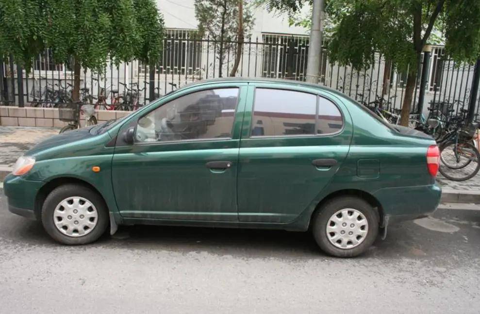 国产车发展史中两款重要车型,中华骏捷和夏利2000,你知道哪款?