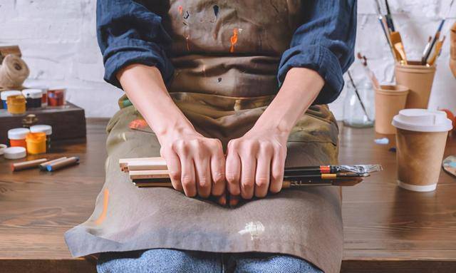 原创他635分成绩放弃名校机会出考场便跪谢母亲现在去哪里了