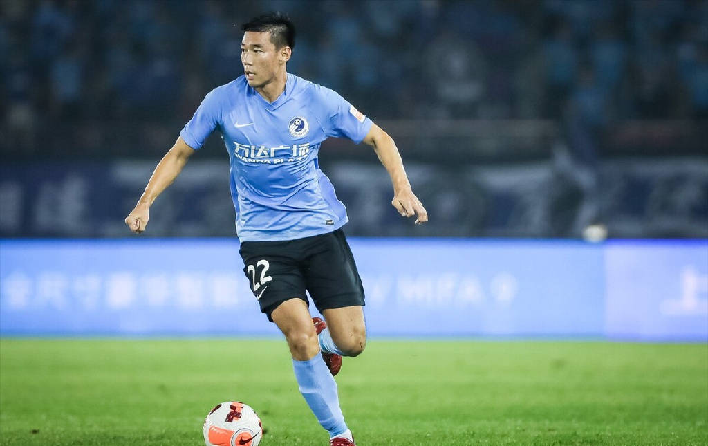 防守端有滴水不漏表现上港小将 能在国家队踢上首发吗_张琳芃_王振