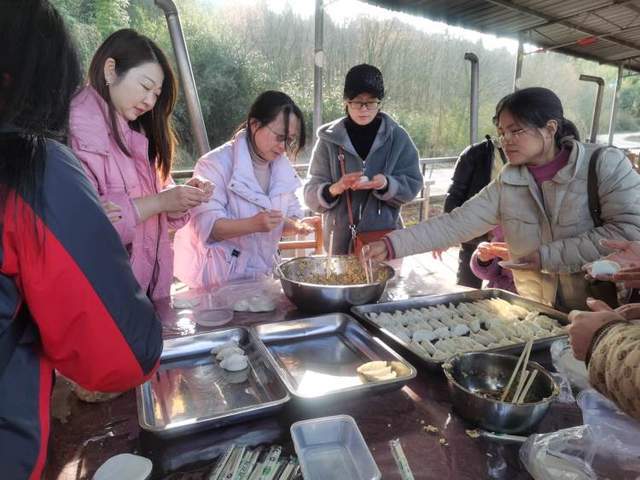 展巾帼风采倡廉洁清风德兴一中开展庆祝三八妇女节勤廉教育系列活动