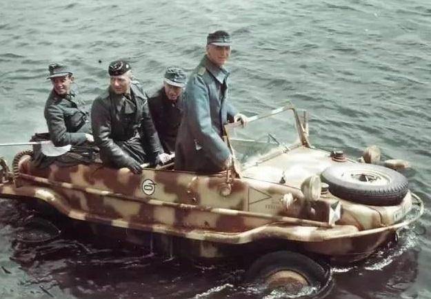 水陆两栖车在当时可是个全新概念,如果说水陆两栖坦克或者装甲运兵车