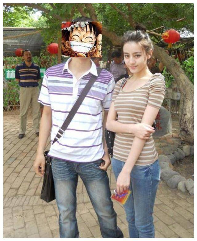 迪丽热巴走哪捂哪新举动被疑姿态故作旧照曝光惹争议