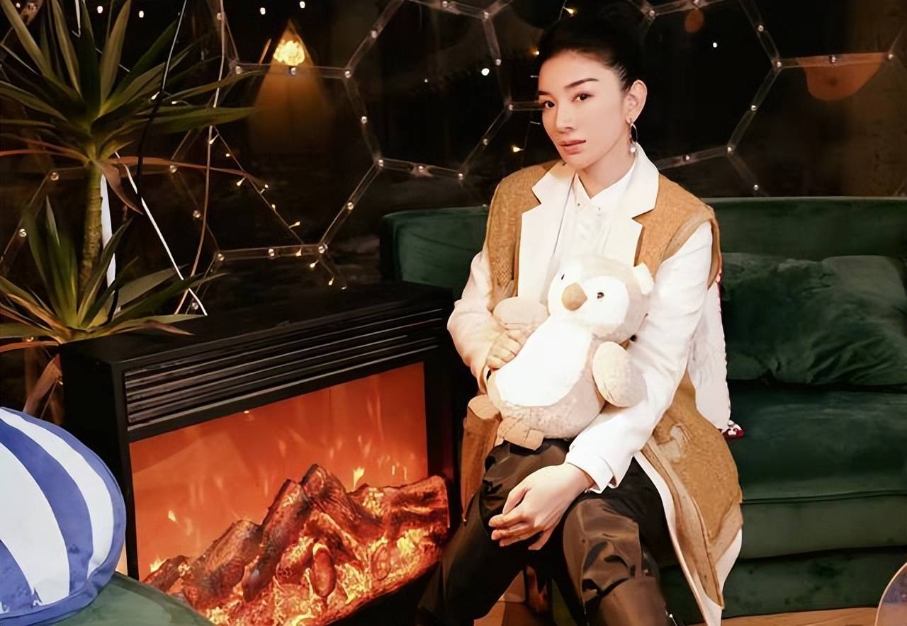 合作的男演员比她小二十多岁_黄奕_挑战_年龄