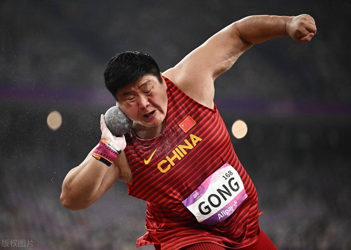 58米的个人最好成绩夺得冠军,实现中国女子投掷奥运冠军金牌