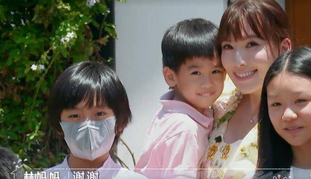 原创原创林志颖拍全家福kimi全程戴着口罩不露脸原因让林志颖很心疼