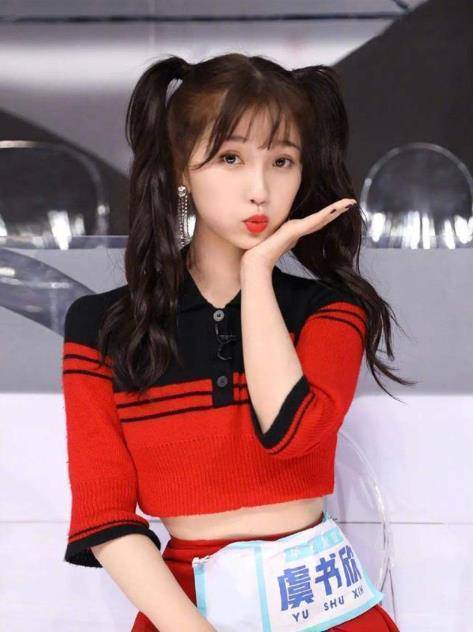 原创虞书欣生活中是什么模样上半身少女下半身时尚女这穿搭太时尚