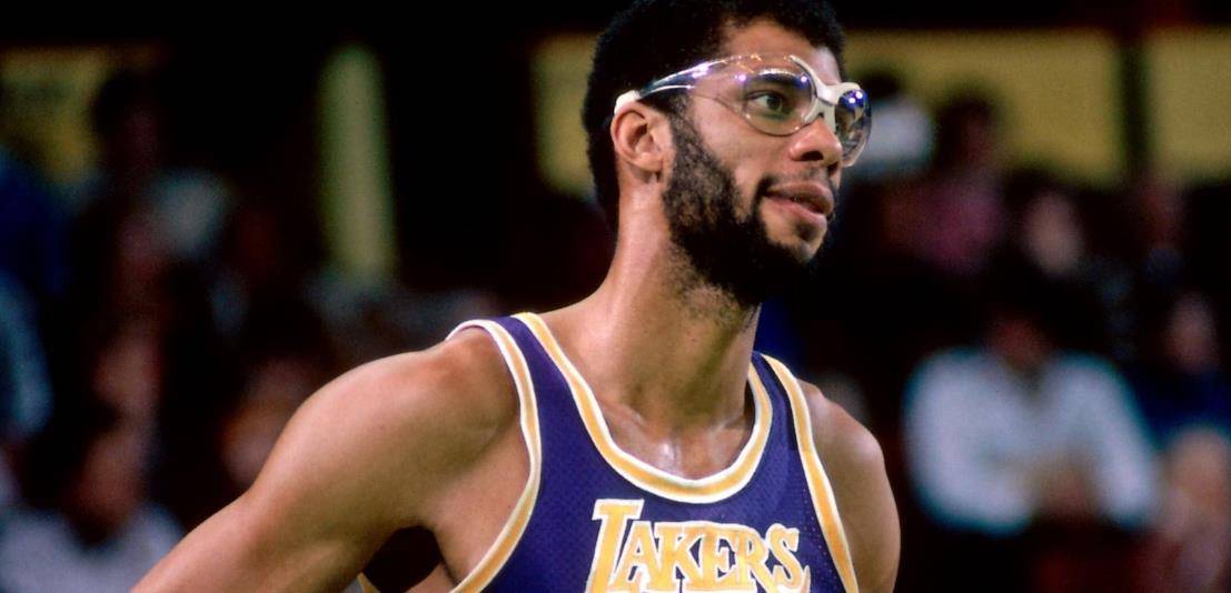 詹姆斯第一,难怪科比地位高_比赛_篮球_卡尔·马龙