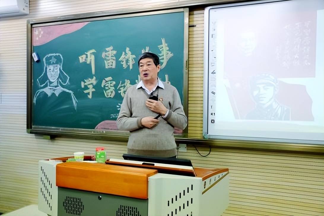 天津滨海大港油田第三中学召开学雷锋主题班会